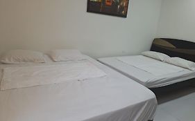 Amplia habitación independiente a 2 cuadras de la playa y el aeropuerto